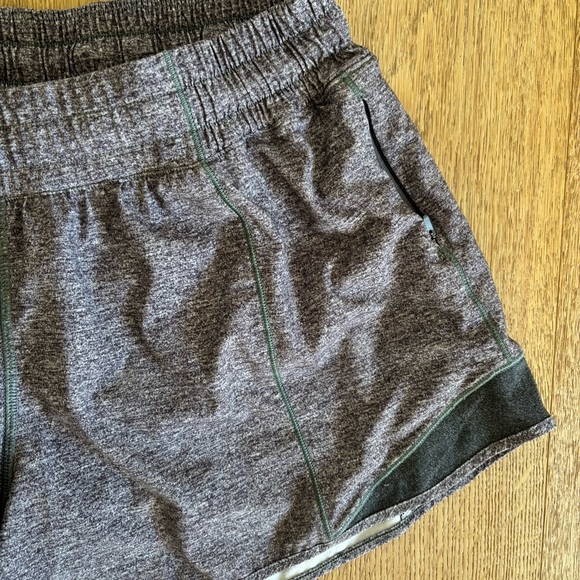 Lululemon Hotty Hot Short 2.5” Size 10 athletic Gym Heather Lux Multi black - Picture 5 of 11